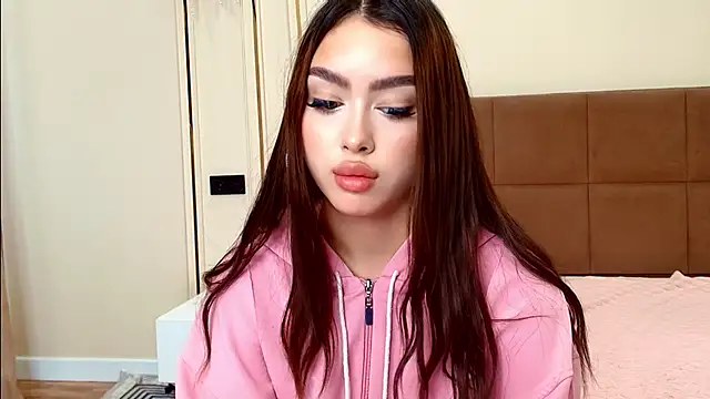 maddie_perezz: απευθείας συνομιλία ΧΧΧ