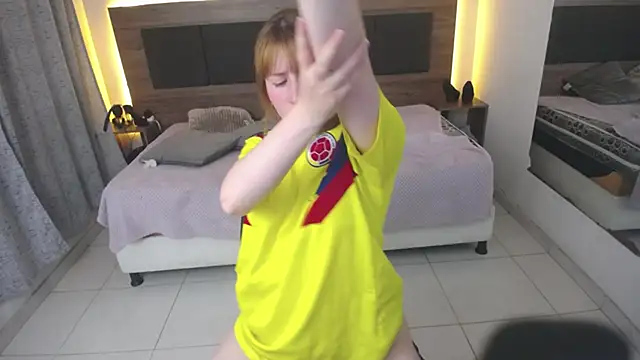 adhara_valkiria webcam show