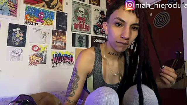 niah_11 Chat XXX in diretta