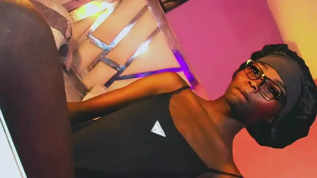 Hilary_tsx Webcamshow