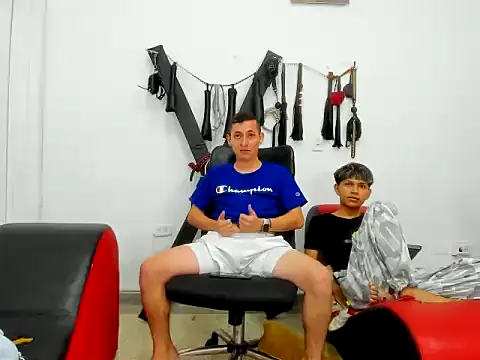 Pokazy przed kamerką – boys_latins18