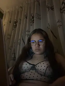 TuGatitaMiau075 Adlı Modelin Canlı XXX Sohbeti