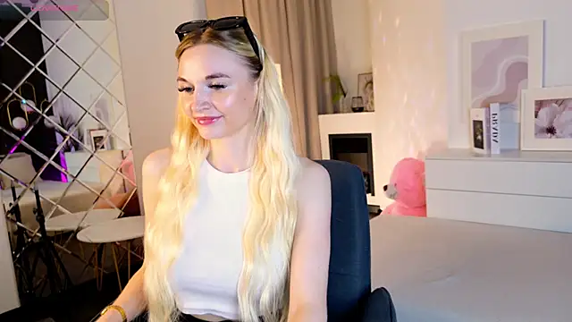 Mila__Lux Chat XXX in diretta