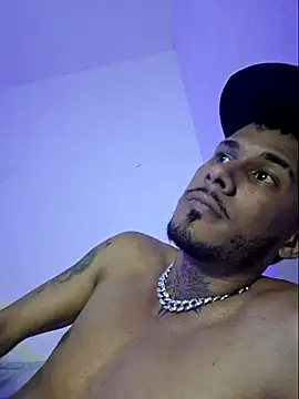 boyzac_ Show in webcam