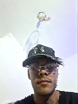 boyzac_ Show in webcam