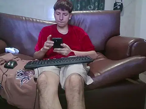 הופעת וובקאם של Noah_arker