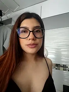 cutetemari Adlı Modelin Canlı XXX Sohbeti