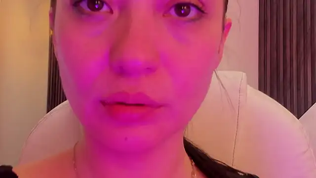 Show modela CattsyCatt na web-kameri