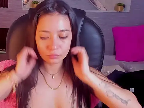 Chatroom XXX en direct de CattsyCatt
