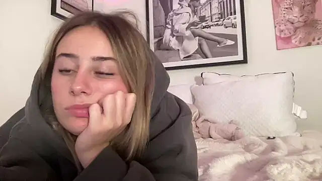 Show modela skylarraeee na web-kameri