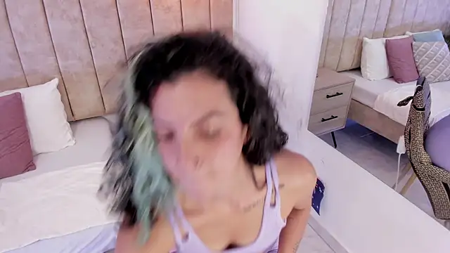 XXX chat uživo modela DinahCarter