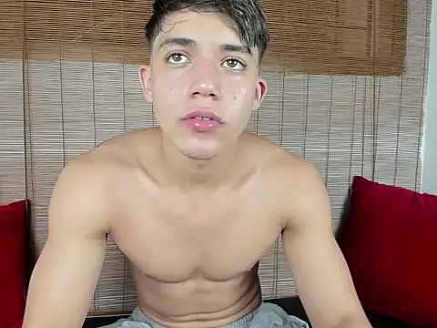 rocco_gym Adlı Modelin Web Kamerası Şovu