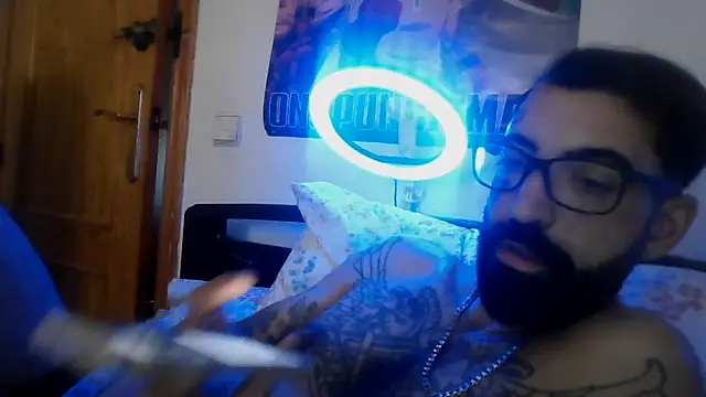Show modela MorenodickStrong na web-kameri