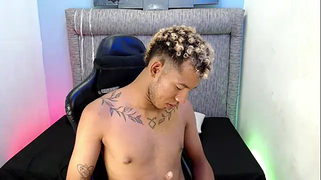 Taylerr_18 webkamerás műsora