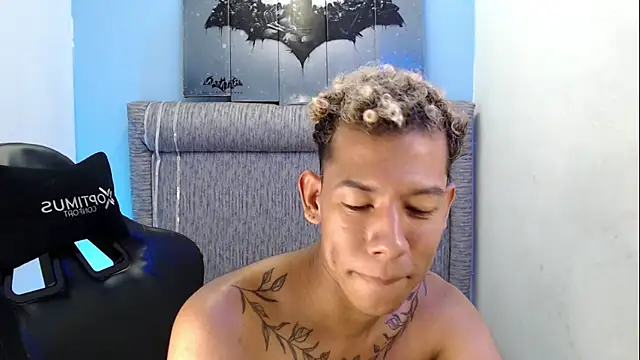 Taylerr_18 Pertunjukan Webcam