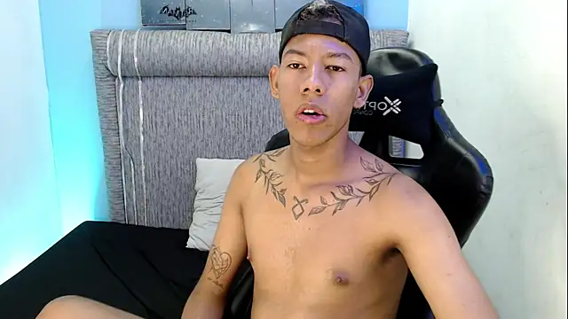 Taylerr_18 Show Webcam
