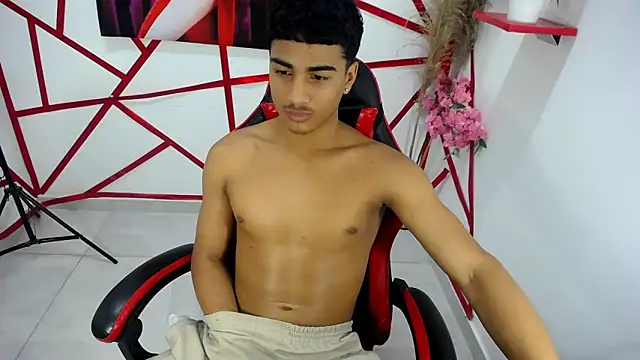 oliver-parker Show in webcam
