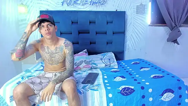 Show modela transboy_123 na web-kameri
