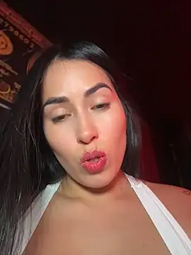 areviklusine1のライブXXXチャット