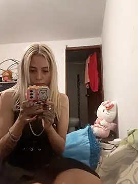 sofigirlgold webcam show