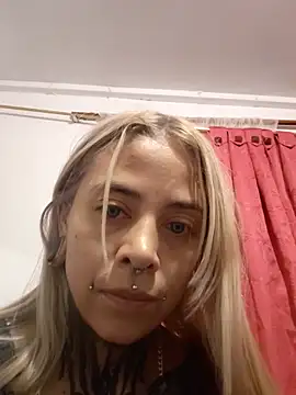 sofigirlgold webcam show