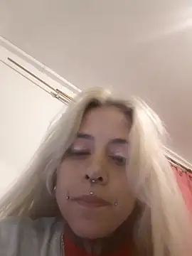 Show modela sofigirlgold na web-kameri