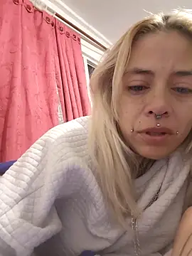 sofigirlgold webcam show