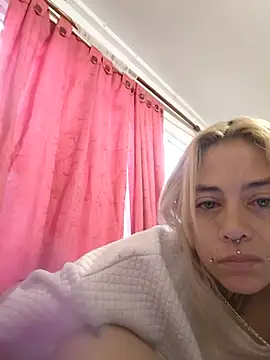 sofigirlgold webcam show