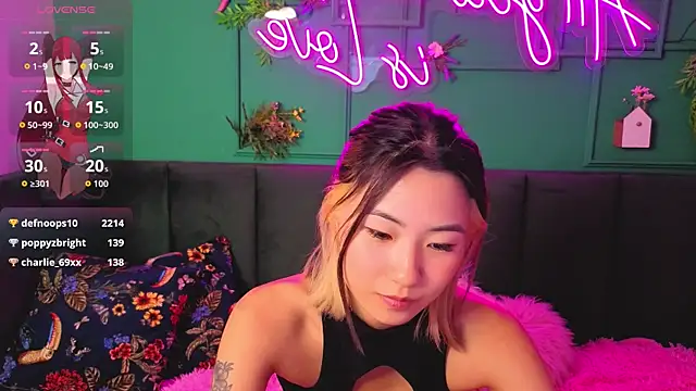 Runi_Asian Show in webcam