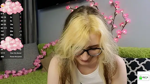 Chat XXX en directo de HellyCherry