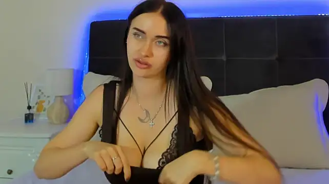 KellyWhites Chat XXX in diretta