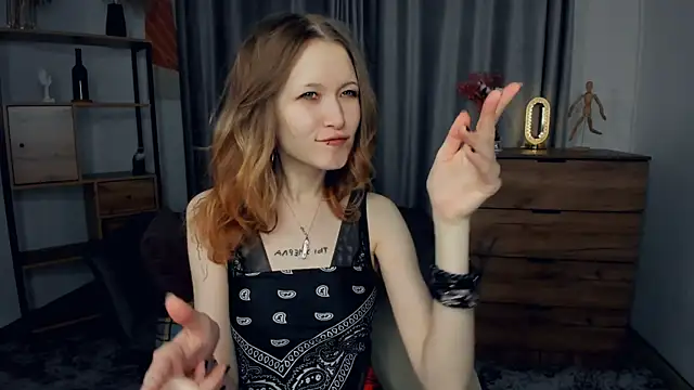 EstellaZion Show in webcam