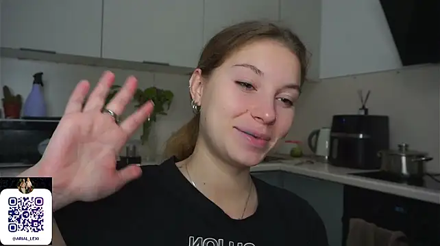 Sairallyn élő XXX-chatje