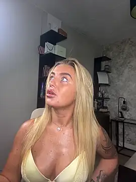 CharlottemilfUKx Webcamshow
