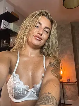 CharlottemilfUKx 在線直播表演