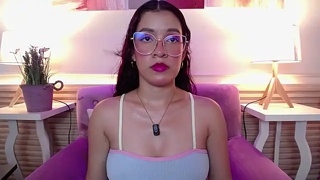 BrianaGaging's Live XXX Chat