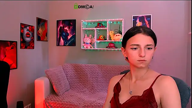 caroline_honeyy webcam show