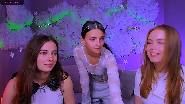 Show modela caroline_honeyy na web-kameri