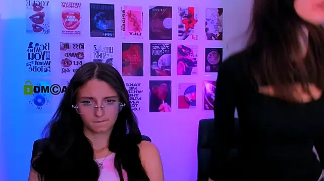 caroline_honeyy 网络视讯表演