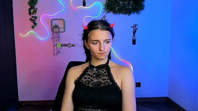 Pokazy przed kamerką – caroline_honeyy