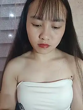 Cherry-squirtt 在線直播表演