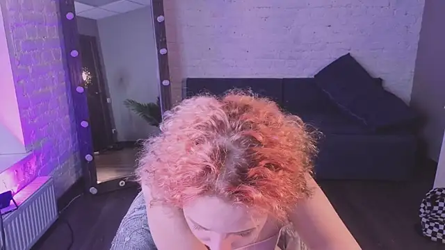 ScarlettSparkss' Live XXX Chat