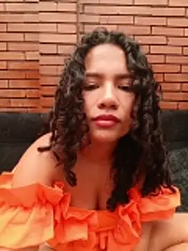 Chatroom XXX en direct de TamaraaHoney