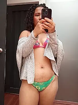TamaraaHoney élő XXX-chatje