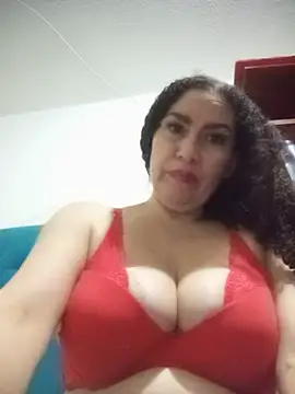 paulett15 Adlı Modelin Canlı XXX Sohbeti