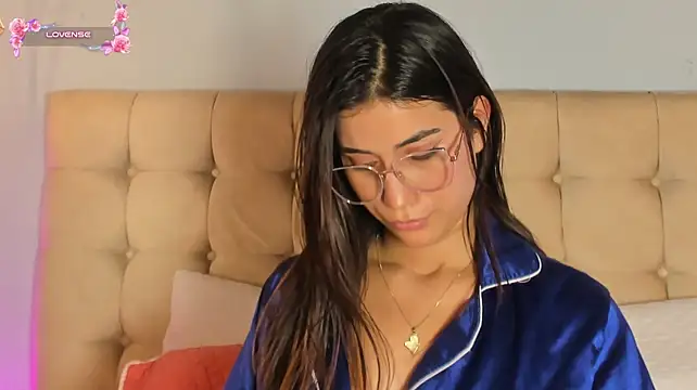 Luna_honey9's Webcam Show