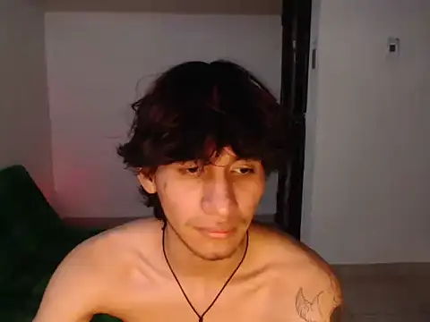 Show modela ElliotAzert na web-kameri