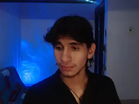 Show modela ElliotAzert na web-kameri