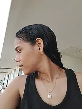 Chat +18 de Saray_queen1 ao vivo