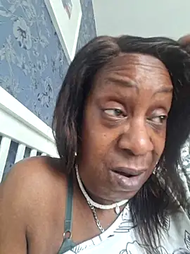 XXX chat uživo modela EbonyBlue-x